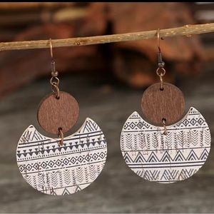Boho wooden earrings. Super cute!